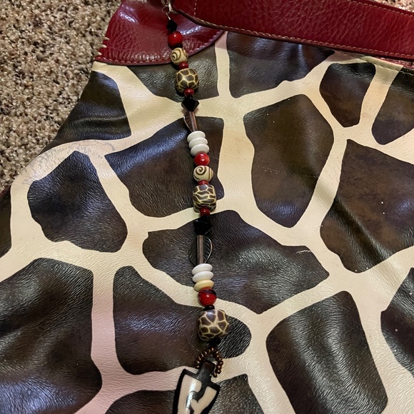 Girafe Print tote with matching cosmetic case - Picture 2 of 13